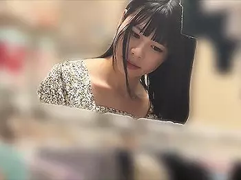 《隠し撮り》お洒落ショップの美人店員さん勃起ペニスに負けじと耐えるも極限の激しさに屈し大量射精を受け入れる結末ｗｗｗ