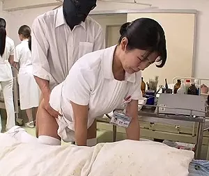 【ナース声我慢】生挿入され貫かれながら見回りする美女