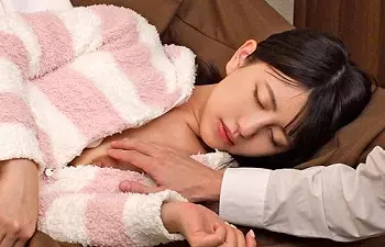 【終電・誘惑】残業終わりに美人の同僚から誘われて着いて行った彼女の部屋でアヘアヘ！イクイクビッチ。