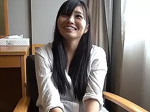 素人の巨乳な人妻セックス!! 手マンで潮吹き、ぶっかけ顔射される若妻も！