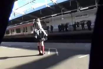 電車の中で声を出せずイキ潮吹き失禁放尿お漏らしアクメ！痴漢師にわいせつ行為盗撮されるスレンダーロリ美少女制服JK！