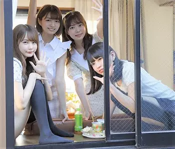性欲強い近所の痴女JK４姉妹にロックオンされ最高すぎるハーレムSEX！