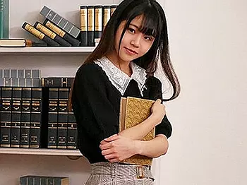 ≪痴女≫ロリ可愛い文学女子が性欲を爆発させて教授に顔面騎乗位&hellip;！？ドラマ仕立てのエロエロ性行為に超興奮&hearts;