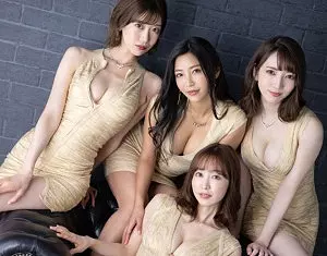美顔美乳美尻イイオンナたちの何本もの手足が絡みつく超密着SSS級の痴女テクにフル勃起しちゃう逆3Pハーレム中出しFUCK