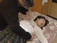 【ヘンリー塚本】鬼畜男は女が外出した間に忍び込み戻ったところを後ろから薬で眠らせ中出しレイプ