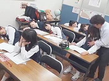 ◆凌辱・昏睡レイプ・制服女子｜学習塾・処女孕ませ◆睡眠薬飴でクラス全員眠らせるヤバイ鬼畜塾長！？エロいたずら開始ですョ～