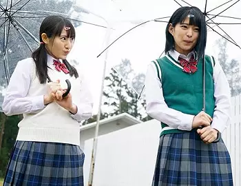 転校生はレズレイパー！可愛い女子を見ると舐めたくなる、ヤバい少女の最初の犠牲者は委員長！