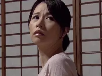 ♡母子相姦♡夜の営みに淡白な旦那に欲求不満を募らせる美魔女母&hellip;自身の自慰を見て勃起する息子のマラが焼き付いて♡おばさん♡