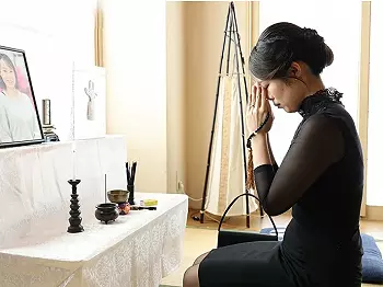【人妻レイプ】旦那が起こした事故で被害者のご主人に性処理を要求されて&hellip;償いとして抵抗出来ずに無理やり犯される喪服姿の奥様