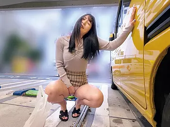 【野外でイキまくり♡】 キュートな素人娘がリモバイで羞恥プレイ！ 感じすぎて我慢できず野外でオナニーしちゃう！