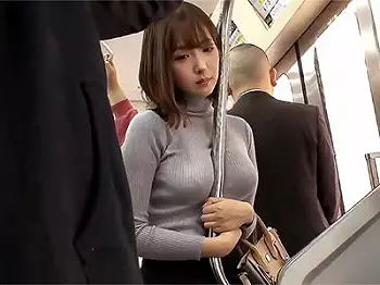 【三上悠亜&times;痴漢】「眠いなぁ・・・」明らかに巨乳の国民的アイドルさん電車の中で乗客を無意識誘惑してしまった結果がこちらｗ