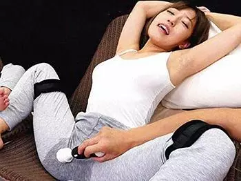 ＜お漏らし＞『出ちゃうぅ&hellip;♡』羞恥のノーパンスウェット染み我慢！成功すれば賞金、失敗で即ハメお仕置き罰ゲーム♡＜潮吹き＞