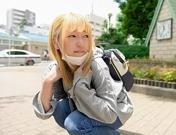 【ドキュメント】『私を外に連れ出してほしい&hellip;』引きこもりの金髪少女が自信をつけて外に出るために自宅でAV出演！