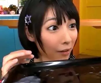 【阿部乃みく】ショートカットの激かわ娘がかき集めたザーメンを啜ってゴックン！