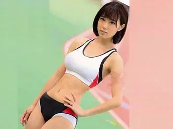 &laquo;アスリート若妻&raquo;「キレイなカラダでしょ♪触りたい？♡」ガチで陸上部中距離で鍛えたスレンダー爆乳ボディで結婚してもピッチ