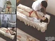 【素人】パンティの上からのマッサージに思わず感じてしまう熟女