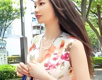 ＜人妻＞※元女優のアラサー妻(28)がハメ撮り出演&hearts;ビクンビクン痙攣イキする淫乱美女を激ピスFUCK！！！