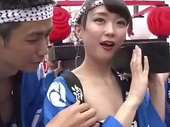 プールと夏祭り会場で時間停止！可愛い美女たちの服をはだけさせて悪戯しまくりの変態男！見過ごせないくらいの美女