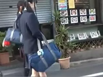 街でゲットした制服JK2人組を車内でおっぱいマッサージで興奮させてからエッチなことしちゃう