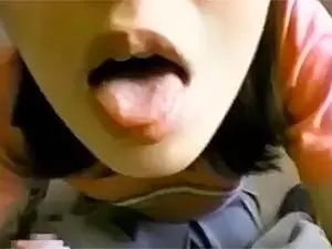 素人の女の子がおっさんのポコチンを舐めまわしハメ撮りまでしちゃってるヤバイやつ