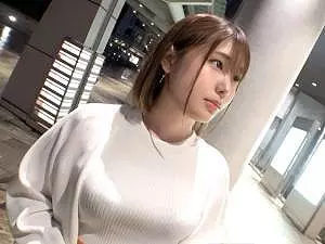 【素人ナンパ】「え？このまま？欲しい&hellip;」暇を持て余してたお姉さんのちょいぽちゃソソるボディを堪能&rarr;流れでぶち込む！！