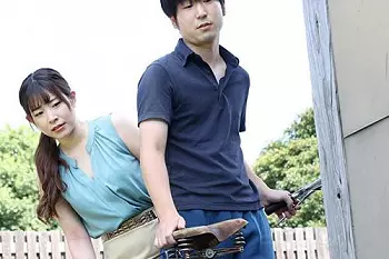 田舎の蕎麦屋に住み着いたホームレス、夫の親切が招いた悲劇！若い妻を襲うレ●プ魔の悪夢、逃げ場のない密室で恐怖の連続♡