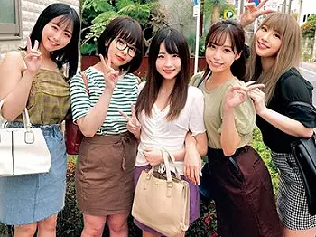 【素人×乱交】「うちが最初する‼」杭打ち騎乗位で早抜き勝負した素人女子大生さん5人が乱交ファックをしてハメまくるwww