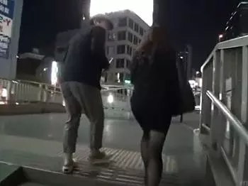 ［素人ナンパ］夜の渋谷で美脚な人妻をGET！恥じらいながらも下着姿になったおばさんを犯しまくって生ハメして膣内射精ｗｗｗ