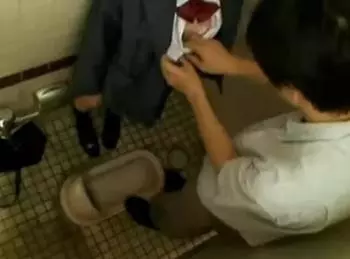 【トイレ円光】これｗｗ &rArr; 半泣きで中出しされる！中学生ぐらいの教え子と先生が援助交際か？妙に生々しくてオッキしますたｗ