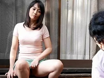 『見るのはいいんだけど&hellip;』ミニスカノーパン誘惑する隣人奥さん⁉若い男の肉棒をエロ責めする淫乱ビッチな痴女美魔女美女奥様‼