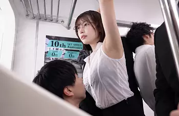 ＜痴女OL＞いつも駅で見かけるノースリーブのメガネOLは雨なのに傘もささず電車に乗る淫乱痴女だった！