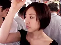 《若妻バス痴漢》以前に痴漢された男が再び痴漢。感じてしまい、とろ～ん。ベロキスがエスカレートしてしまい浮気ちんぽを膣で受