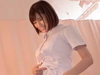 【スロー手コキ】パンチラ巨乳ナースが逆夜這いのエロ交尾！痴女り唾垂らしスロー手コキ！ゆさゆさパイズリ！