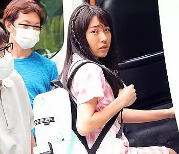 【アウロリ車内レイプVR】初潮前の日焼け女子小学生の新品マンコをバイブ責めでほぐした後ロリコン強姦魔が生ハメ鬼畜種付け！