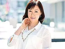 【初撮り熟女】透き通るほどの美白五十路妻がイケメンに抱かれ跳ね腰イキ！ 福田由貴