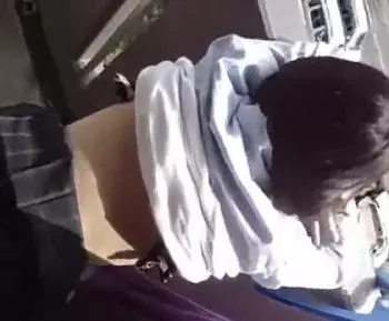 《個人流出》「見られちゃうよ～」高校生の彼女と学校帰りに制服のままセックス！窓際でプチ露出して興奮しまくり
