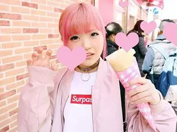 パパ活で生活する家出中の低身長な派手髪ギャルJKを3Pセックスでハメまくる！