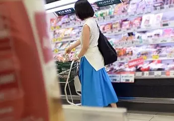 ＜人妻＞※三十路手前の若妻(29)をガチナンパ&rarr;ハメ撮り開始&hearts;強制イラマチオでおマンコを濡らす淫乱美女を激ピス責めｗｗｗ