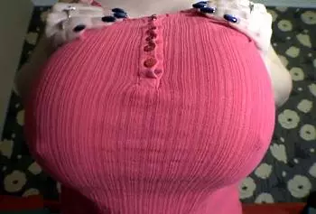 ムチムチの柔らかそうな超乳をカメラの前で晒し揉みしだく綺麗な外国人