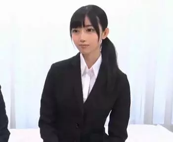激かわ女上司のOLが童貞な後輩男性のチンコを増大させるために手コキマッサージしてあげて筆おろしSEX!