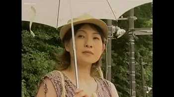 【大沢萌】月に一度帰省する幼馴染をホームで待つ人妻。今日は思い出の川で一日。寄り添い歌ってハマって不倫不倫よ♡