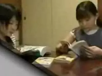 漫画を読んでる娘に泥酔いの父親がガチハメ！娘の小さなマンコがメリメリ締め付け濃厚ファックｗｗｗ
