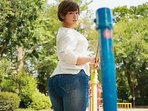 【超安産型】マニア必見のド変態ボディ！！デカ尻だけでヌケてくるぽっちゃりムチムチ女子大生のデビュー作の衝撃&hellip;
