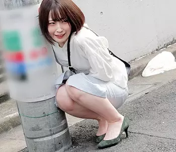 【野外お漏らし】色白の可愛い子がアヘ顔隠しきれず外でガチイキ！濡れきったお股に精子注がれる