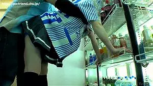 某コンビニ店員が深夜帯は誰も来ないからって彼氏呼んで２人で悪ノリして店内でＳＥＸ！バレなきゃオッケーとか思ってたけどヤッ