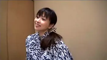 【素人 羞恥 露出】素人妻を連出してメシ食わせて、駐車場で遠隔ローター装着し羞恥声我慢散歩させて宿に入って&hellip;