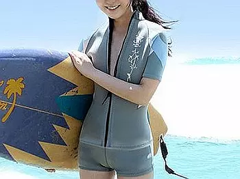 スレンダーＢＯＤＹのサーフ少女！！可愛い顔して超ド変態！！過激なプレイにもアへ顔でイキまくる&hearts;