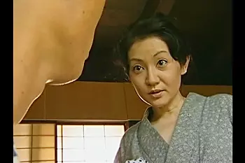 ［ヘンリー塚本］村で知れたら総スカン！エロ母は残された連れ子の息子と懇ろなのである！まあバレなきゃOKだ！（笑）