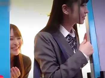 【中出し姉妹のマジックミラー号】「&hellip;らめぇ、乳首責め、コリコリだよぉ！あぁっ！」お馬鹿ゲームに失敗し種付けされる制服JK