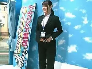 『誰にも言わないでよ！！』ウブな恥ずかしがり屋な女子社員が、強引に口説かれてエッチしちゃう！！